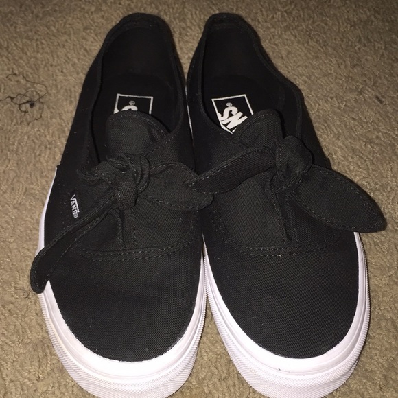 vans knotted black